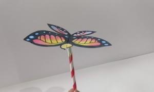 Vlinder waarvan de vleugels op en neer kunnen bewegen - middenbouw